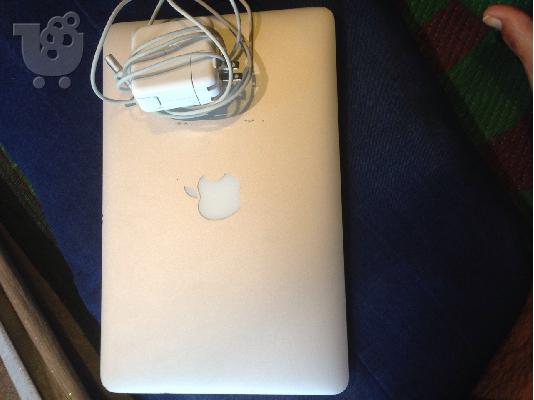PoulaTo: apple laptop macbook