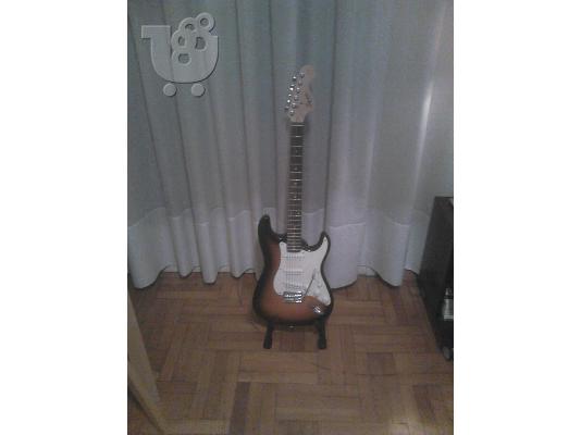 PoulaTo: Ηλεκτρική κιθάρα Fender