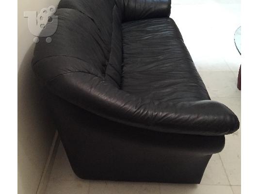 Δερμάτινος μαύρος τριθέσιος καναπές