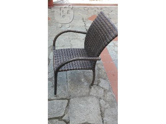 PoulaTo: τραπέζια- καρέκλες