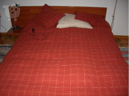 PoulaTo: διπλό κρεββάτι