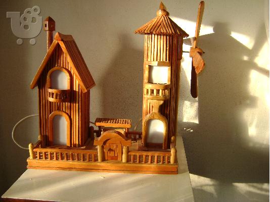 PoulaTo: χειροποιητο ξυλινο σπίτι με φωτιστικό