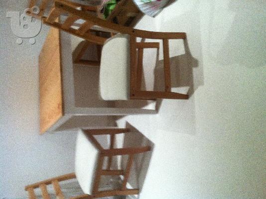 τραπέζι ξύλινο κ 3 καρέκλες σχεδόν καινούργια