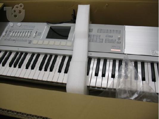PoulaTo: Roland Fantom-G6 61-key Sampling Synth Workstation.