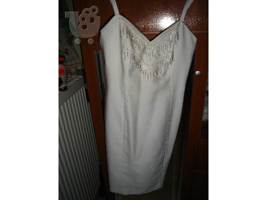 PoulaTo: φορεμα λευκο με στενη γραμμη
