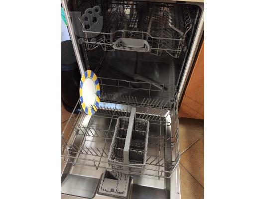 Εντυπωσιάστε στην κουζίνα σας με ένα ευρύχωρο πλυντήριο πιάτων PITSOS INOX 60cm. Καλέστε μ...