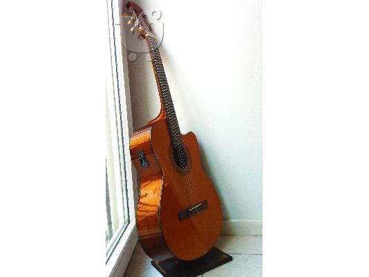 PoulaTo: Ηλέκτρο-κλασική  κιθάρα Fender CG-4CE