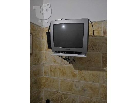 PoulaTo: τηλεόραση με βάση τοιχου και  αποκωδικοποιητή