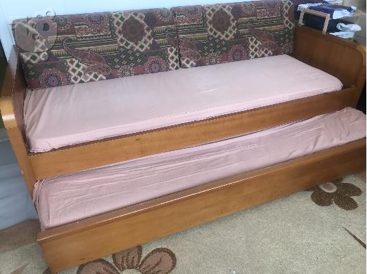 PoulaTo: Ξύλινος καναπές κρεβάτι, με δυο μονά στρώματα