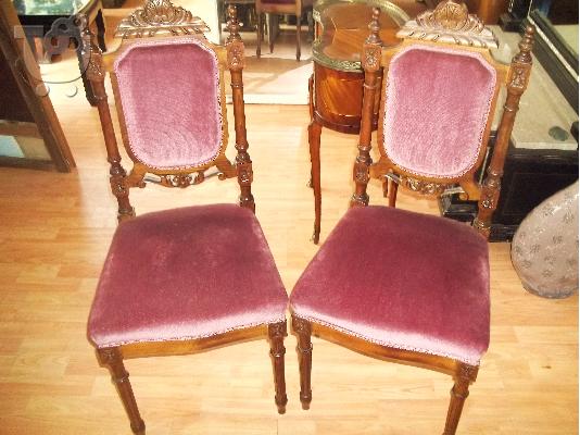 PoulaTo: Δύο καρέκλες από ξύλο καρυδιάς