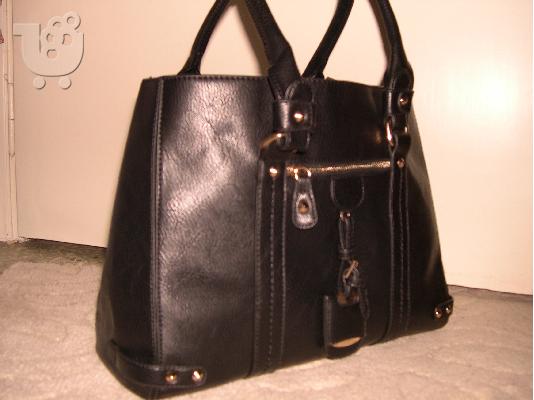 PoulaTo: Μαύρη ευρύχωρη καθημερινή τσάντα