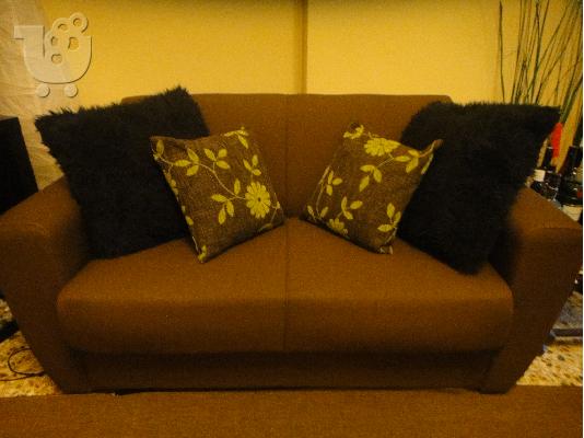 PoulaTo: Πρακτικός καναπές-κρεβάτι με αποθηκευτικό χώρο