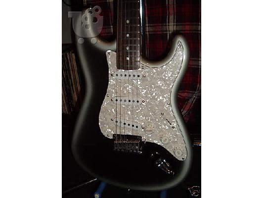 PoulaTo: Fender Squier Stratocaster