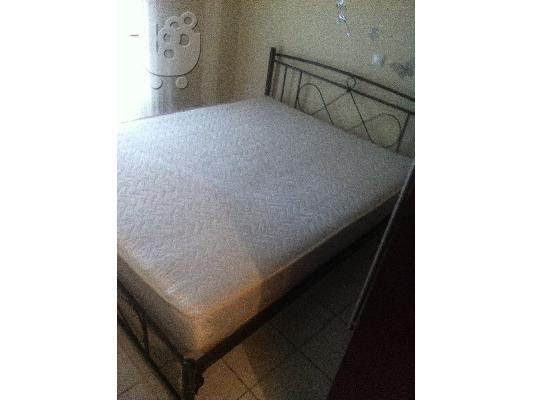 PoulaTo: Διπλό μεταλλικό κρεβάτι με στρώμα