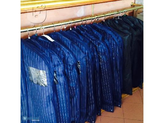 PoulaTo: Επώνυμα ρούχα στοκ stock outlet