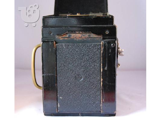 Φωτογραφική μηχανή του 1925 .Ξύλινη με δερματινη φυσούνα....