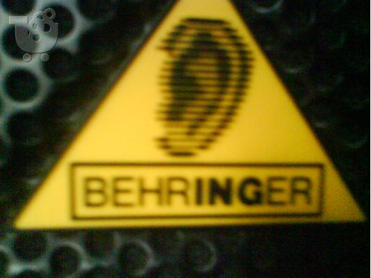 Πωλουνται 2 ηχεια και μια κονσολα της εταιριας behringer....