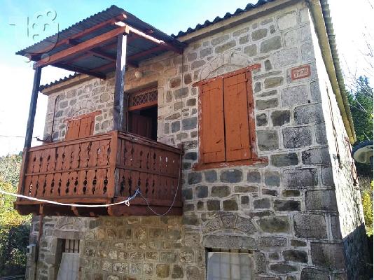 PoulaTo: Παραδοσιακή πέτρινη κατοικία