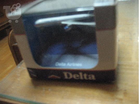 1/900 delta airlines boeing 777-200