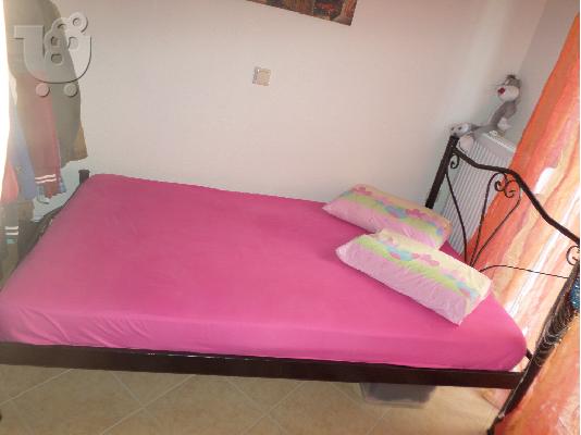 Μεταλλικό ημίδιπλο κρεβάτι με στρώμα