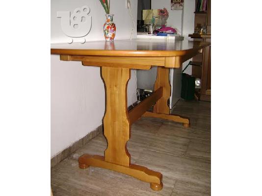 πωλείται τραπέζι κουζίνας με τέσσερις καρέκλες ξύλινο χρώμα καρυδιάς...
