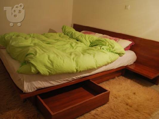 PoulaTo: Διπλό κρεβάτι με συρτάρια και κομοδίνο