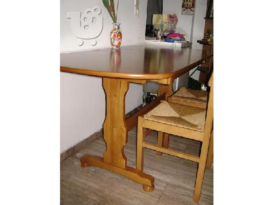 PoulaTo: πωλείται τραπέζι κουζίνας με τέσσερις καρέκλες ξύλινο χρώμα καρυδιάς