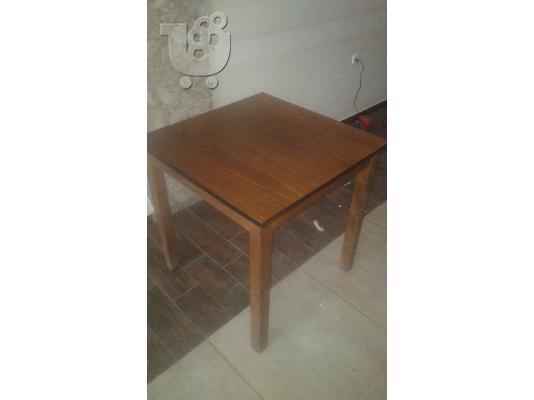 ξύλινα τραπέζια