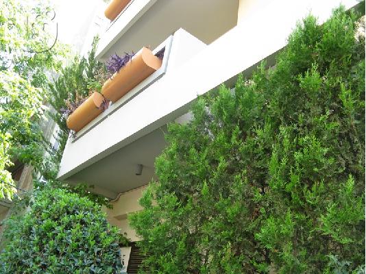 διαμερισμα ιδαιτερα λειτουργικο καταλευκο ανακαινισμενο σε μικρη διοροφη οικοδομη...