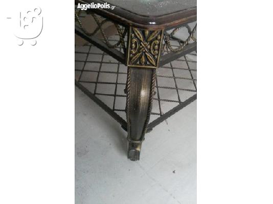 τραπεζι σαλονιου