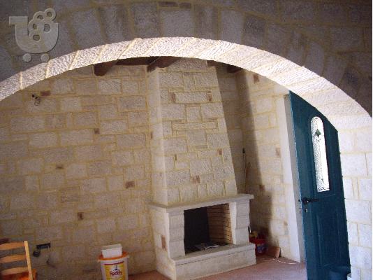 Μεζονέτα πέτρινη παραθαλάσσια ολοκαίνουργια