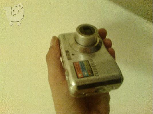 PoulaTo: fujifilm finepix av200