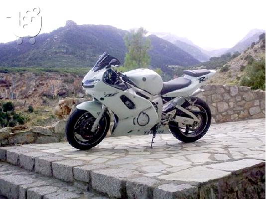 PoulaTo: YAMAHA R6