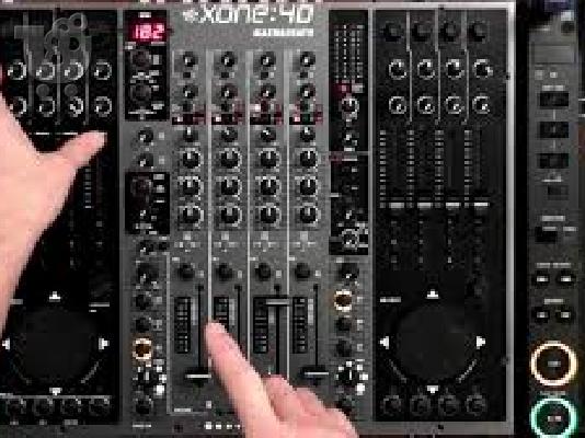 ALLEN & heath xone 4d