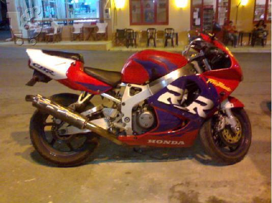 PoulaTo: HONDA CBR 900 RR Fireblade '01