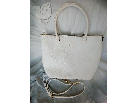 PoulaTo: τσαντα   GUESS