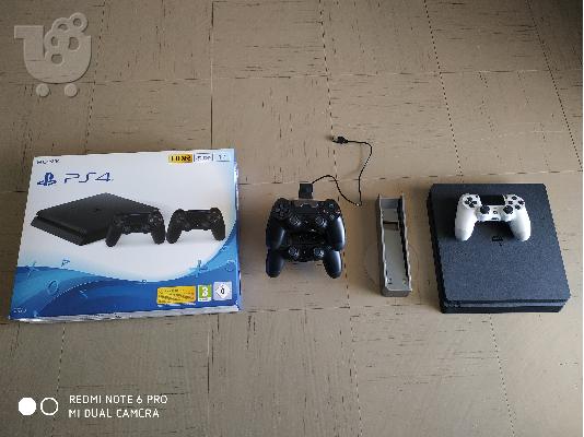 PoulaTo: ΚΟΝΣΟΛΑ PS4 1TB + 3 XEIΡΙΣΤΗΡΙΑ PS4 + ΒΑΣΗ ΦΟΡΤΙΣΗΣ + ΒΑΣΗ PS4