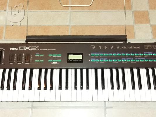 PoulaTo: Yamaha dx21 synth