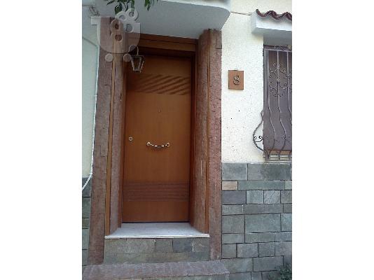 PoulaTo: ΠΩΛΕΙΤΑΙ ΙΣΟΓΕΙΟ 90 Τ.Μ. ΜΕ ΑΥΛΗ