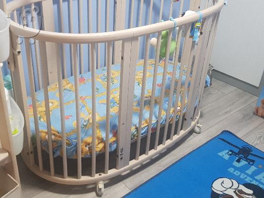 Πωλείται  κουνια σετ της εταιρίας  stokke επεκτηνομενη  απο λικνο εως προεφηβικο  κρεβάτι....