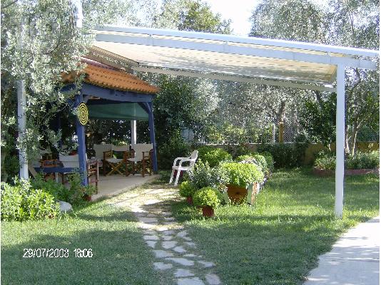 PoulaTo: ΕΝΟΙΚΙΑΖΕΤΑΙ ΓΚΑΡΣΟΝΙΕΡΑ ΣΤΗΝ ΒΕΛΙΚΑ ΛΑΡΙΣΑΣ