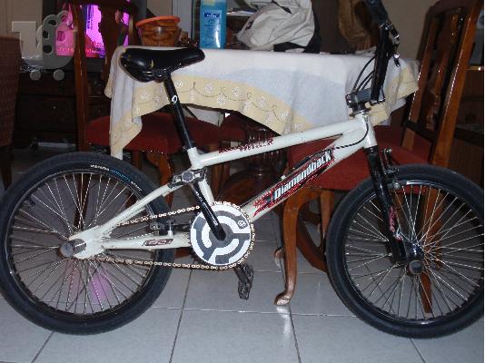PoulaTo: BMX