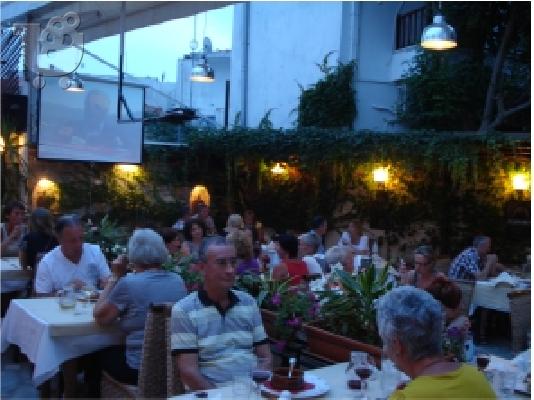 PoulaTo: Paraxenos International Restaurant Sktiathos