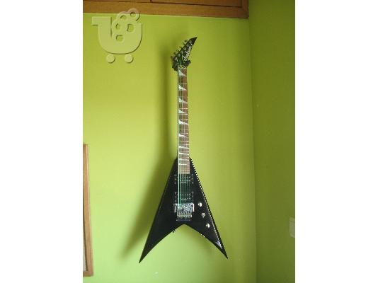 PoulaTo: Jackson flying V