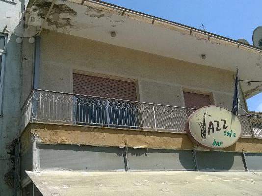 Πωλείται μαγαζί και δύο διαμερίσματα