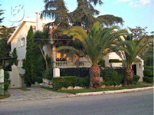 εξαιρετικη μονοκατοικια