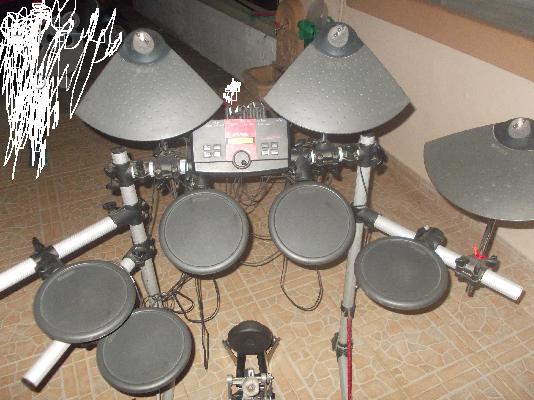 PoulaTo: EYKAIPIA........