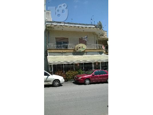 PoulaTo: Πωλείται μαγαζί και δύο διαμερίσματα