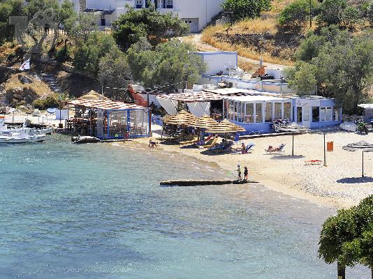 PoulaTo: Ταβέρνα στην Συρο