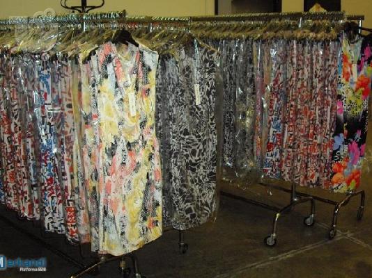 Stock outlet γυναικεία ενδυμάτα στοκ ξεπούλημα
